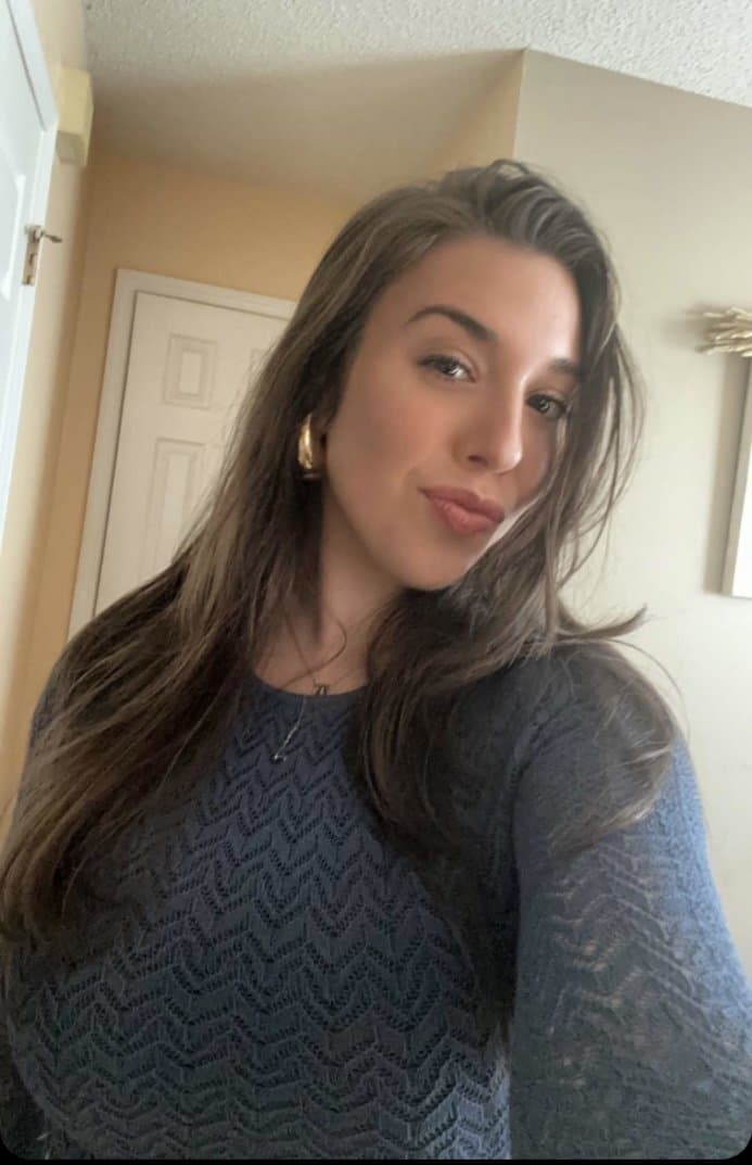 Big boobs, nice dick sucking lips and loves cum