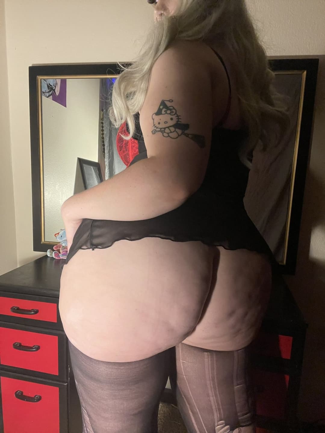 Thick Ass White Girl Pawg ?