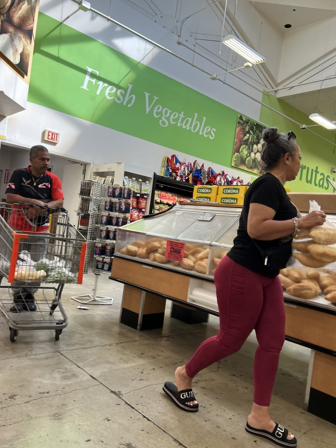 Hot GILF Latina in red leggings and platforms creepshots