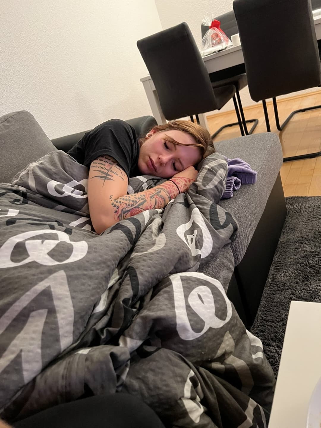 Click to view full size Daria die geile kleine Webhure die ich unglaublich gerne Mal mit meinen Samen befüllen will