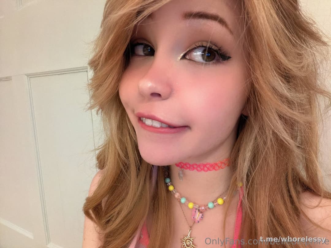 Cute egirl teases pink panties and flashes tits