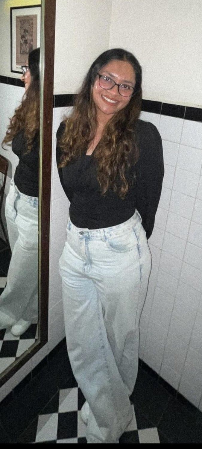 NASTY INDIAN TEEN W GLASSES LICKS THE TOILET SEAT