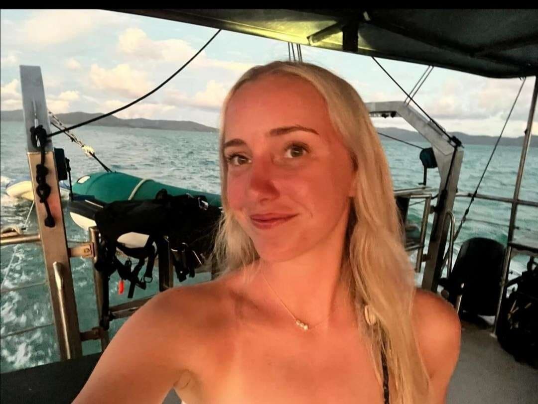 White 18 blonde love exhib