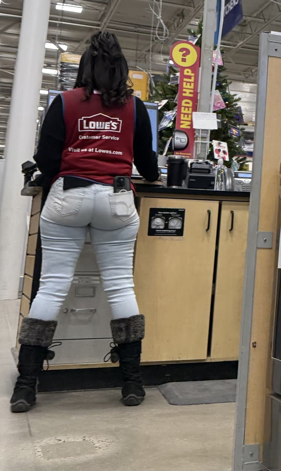Sexy Jamaican milf worker shows off huge ass in tight jeans