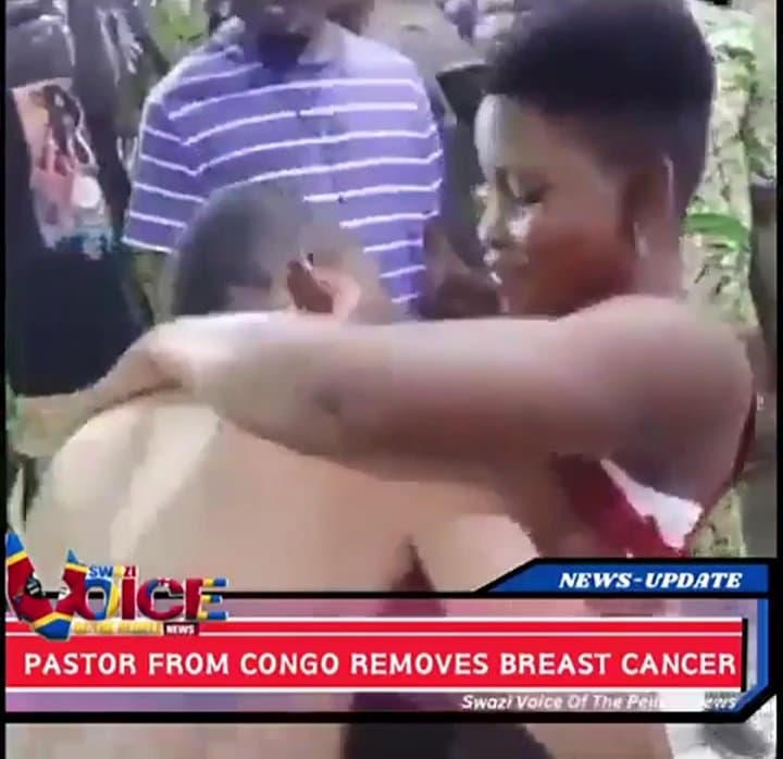 Pastor do Congo removendo câncer de mama