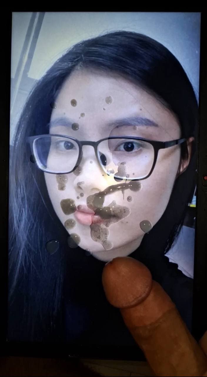 Bắn tinh vào mặt con đĩ Dự sinh năm 2001