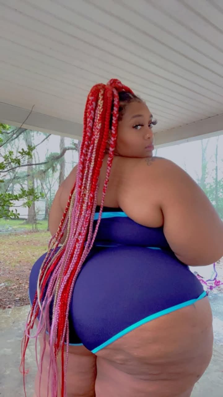 HUGE SSBBW SEXY ASS BOOTY