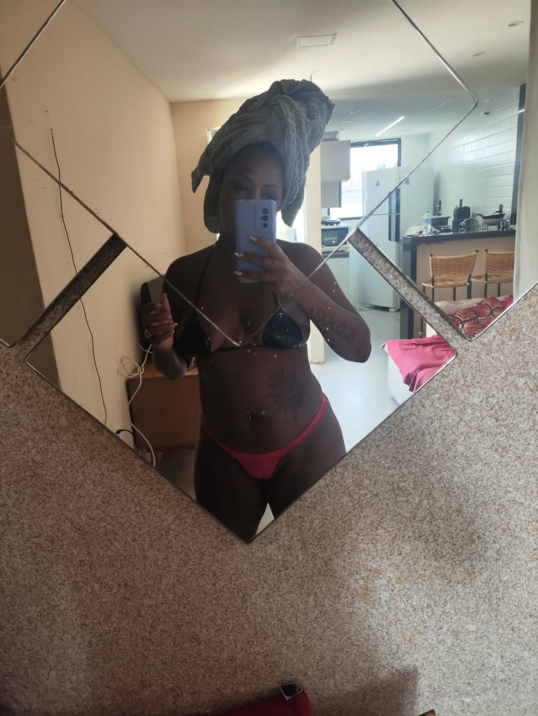 Que preta maravilhosa ,mora em queimados