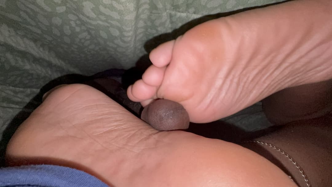 My wife giving me a mind blowing sideways solejob
