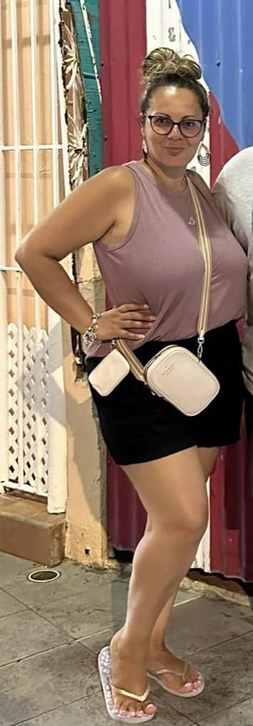 Milf with pretty feet and big melons