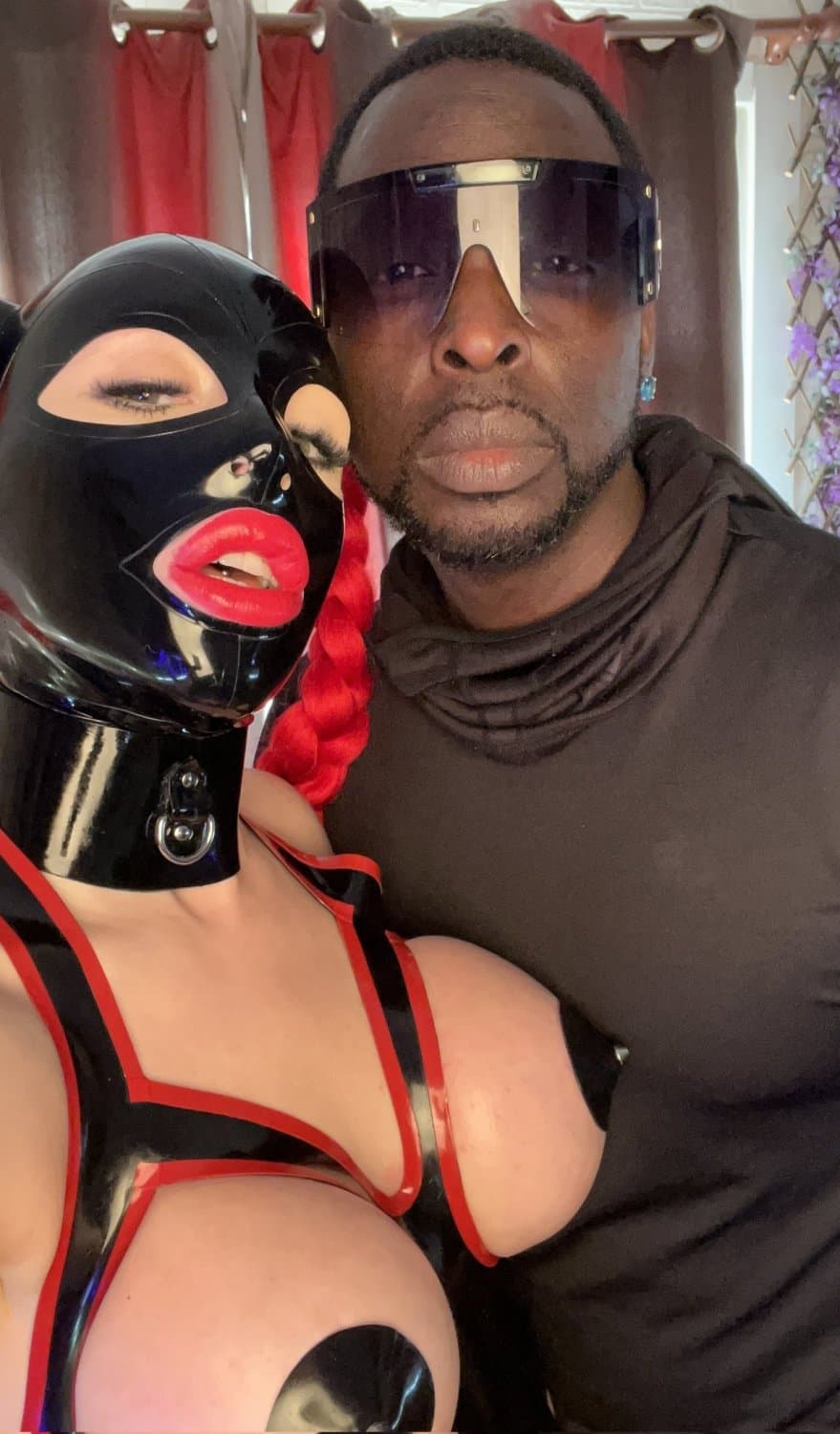 Click to view full size Gimp Bimbo Blowjob Lips 2