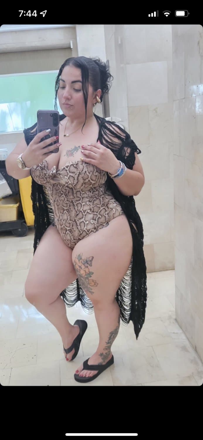 Latina thick milf