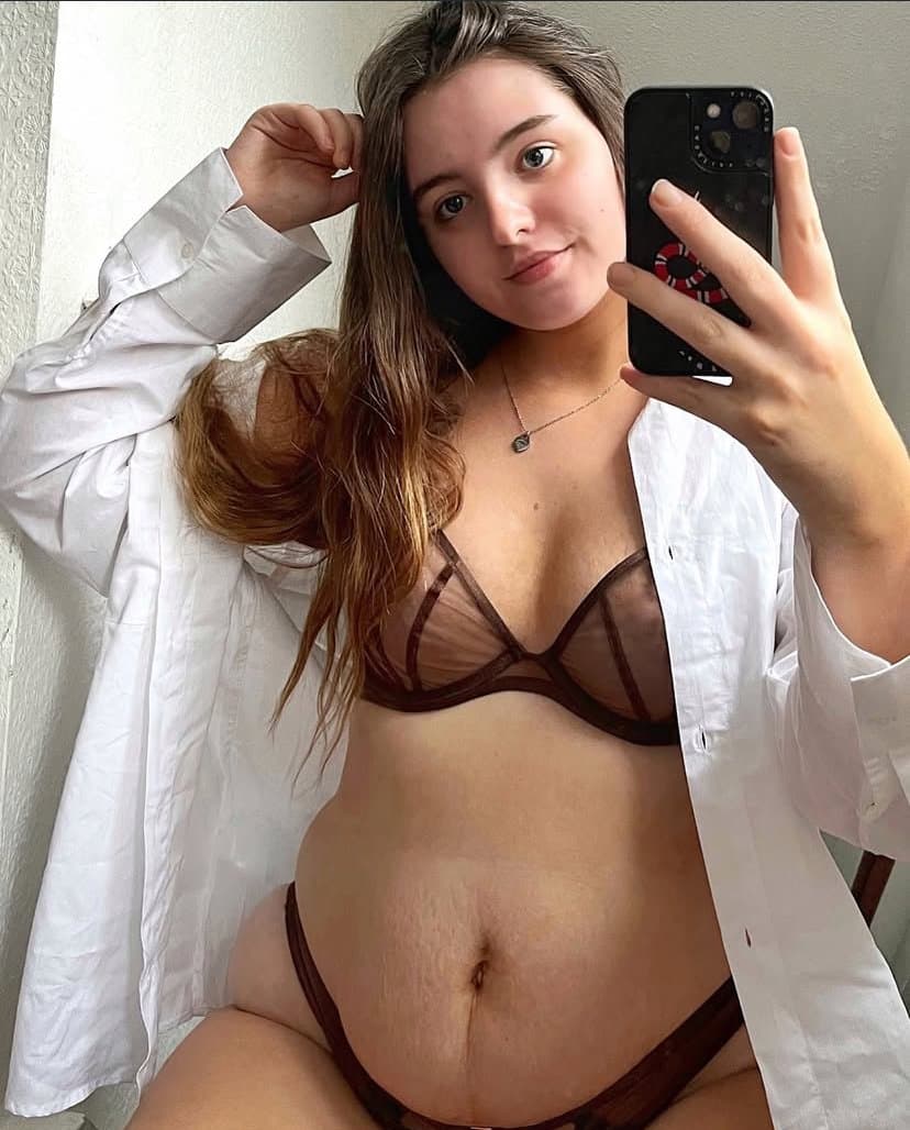 British influencer Rachel showing off her mum bod in lingerie and swimwear