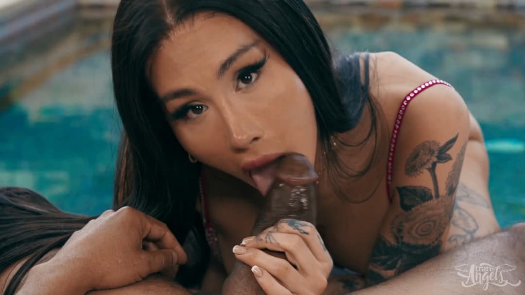 TransAngels – Maria Bella & King Noire – Maria Makes A Splash