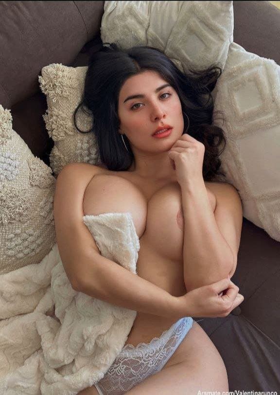 Click to view full size Valentina runco perra culona de grandes tetas