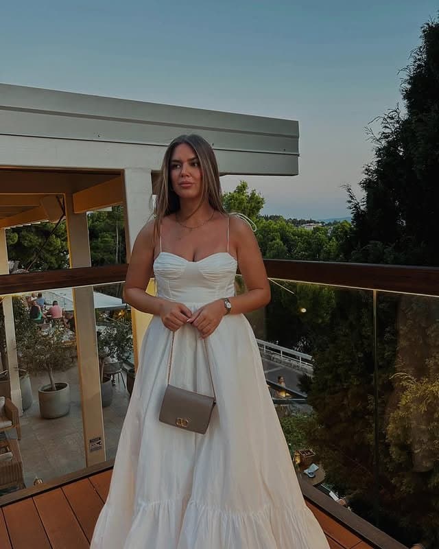 Hot bosnian slut with a great Body and nice legs and feet - footjob and cumface