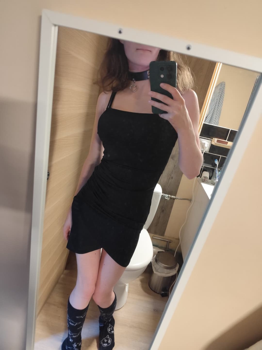 Click to view full size French slave from Lyon needs cocks