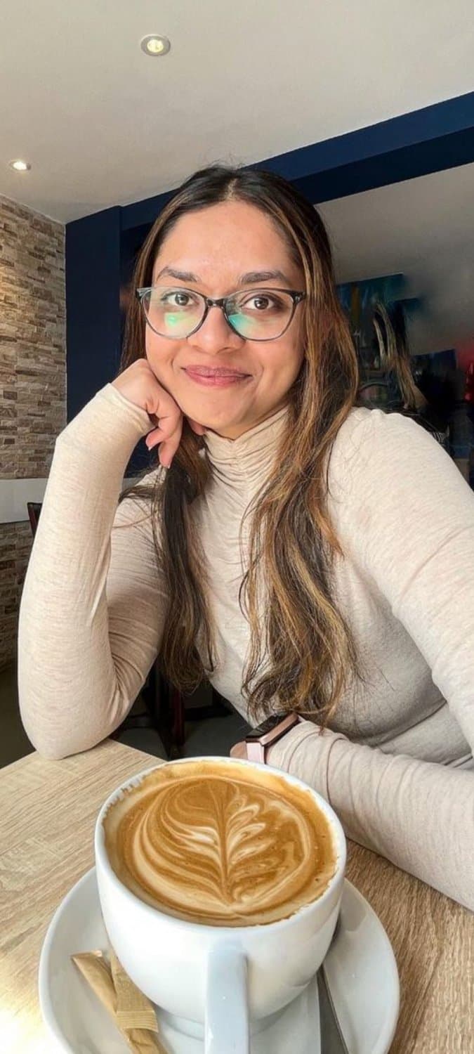 NASTY INDIAN TEEN W GLASSES LICKS THE TOILET SEAT