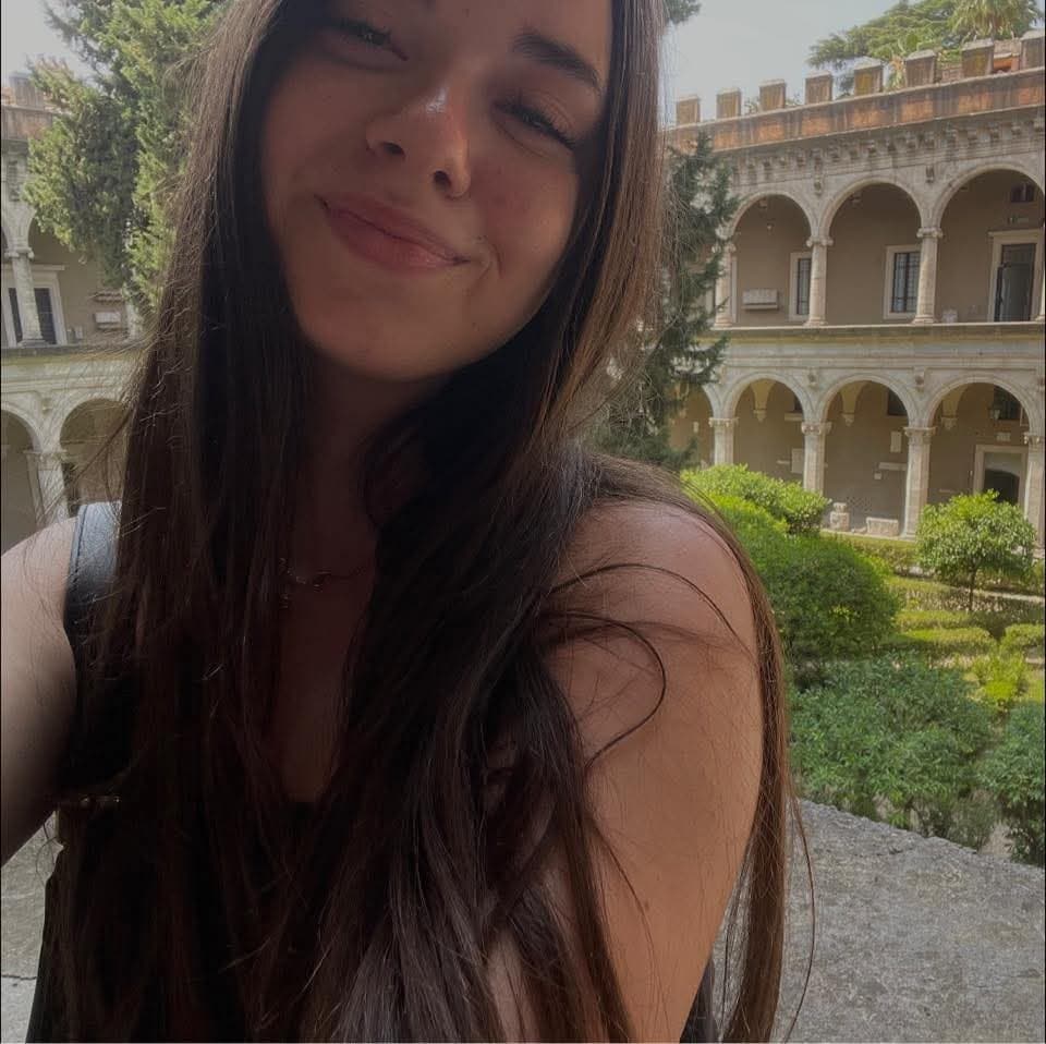 Ma soeur de 21 ans elle est trop belle régalez vous les gars