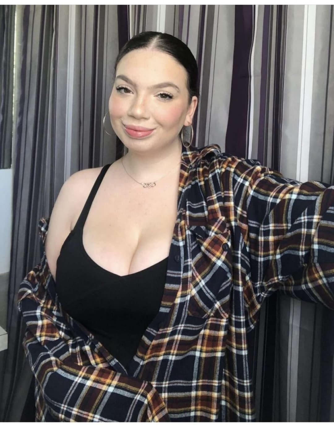 Sexy bitch Richelle has some massive tits