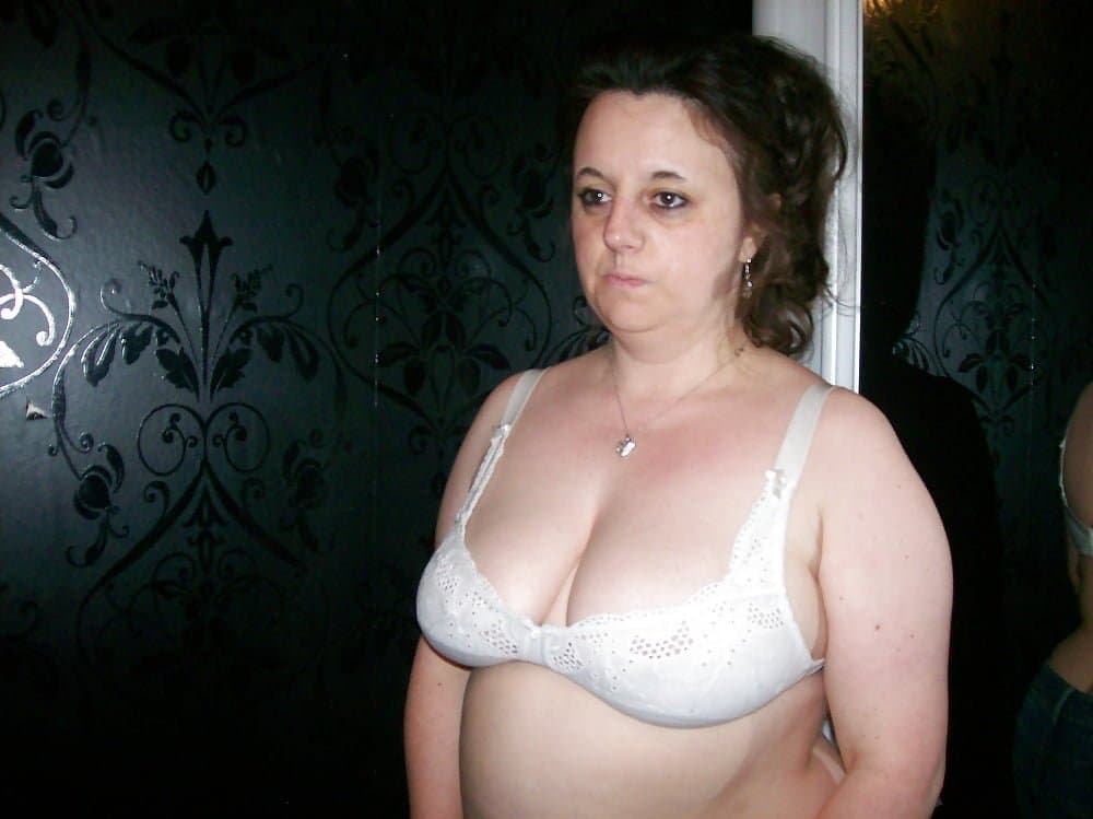 Je suis disponible pour vous venez nombreux pour me remplir le cul