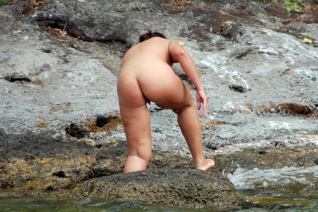 Italian Milf slut Debora Ricci wants to be shared all over like a toy