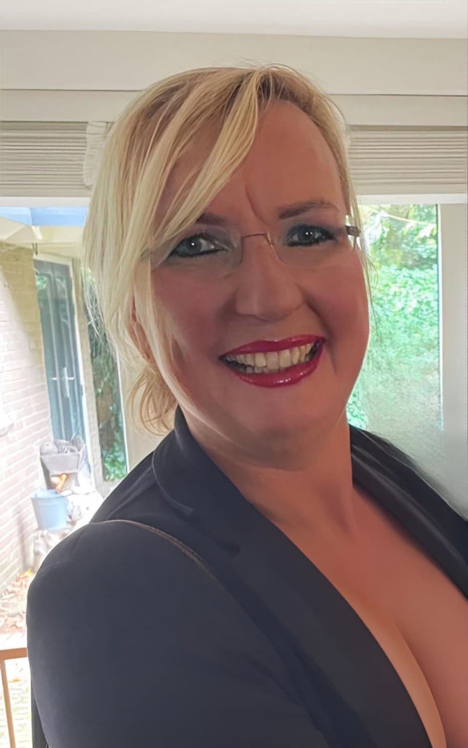 Sexy Milf fingering & banging