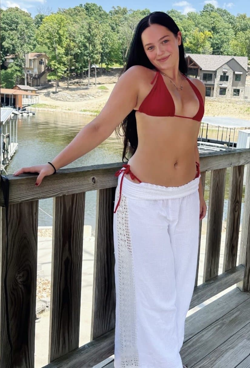 Sisters Anna (18) & Avery (19) - Which Sister are you Nutting In? Anna (blonde), Avery (Brunette)