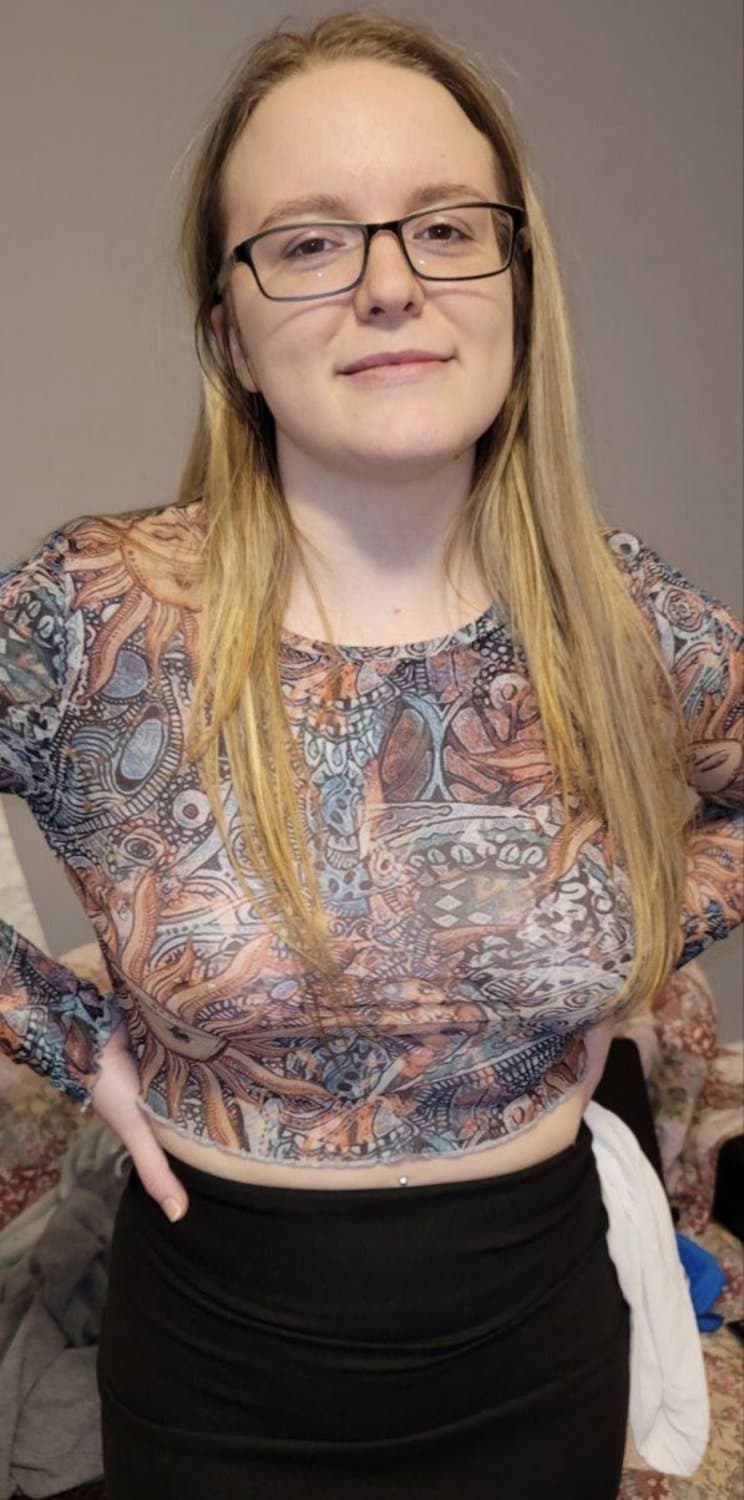 Click to view full size Poor Taylor. Make her famous! B M her boyfriend on kik: skateboywnder