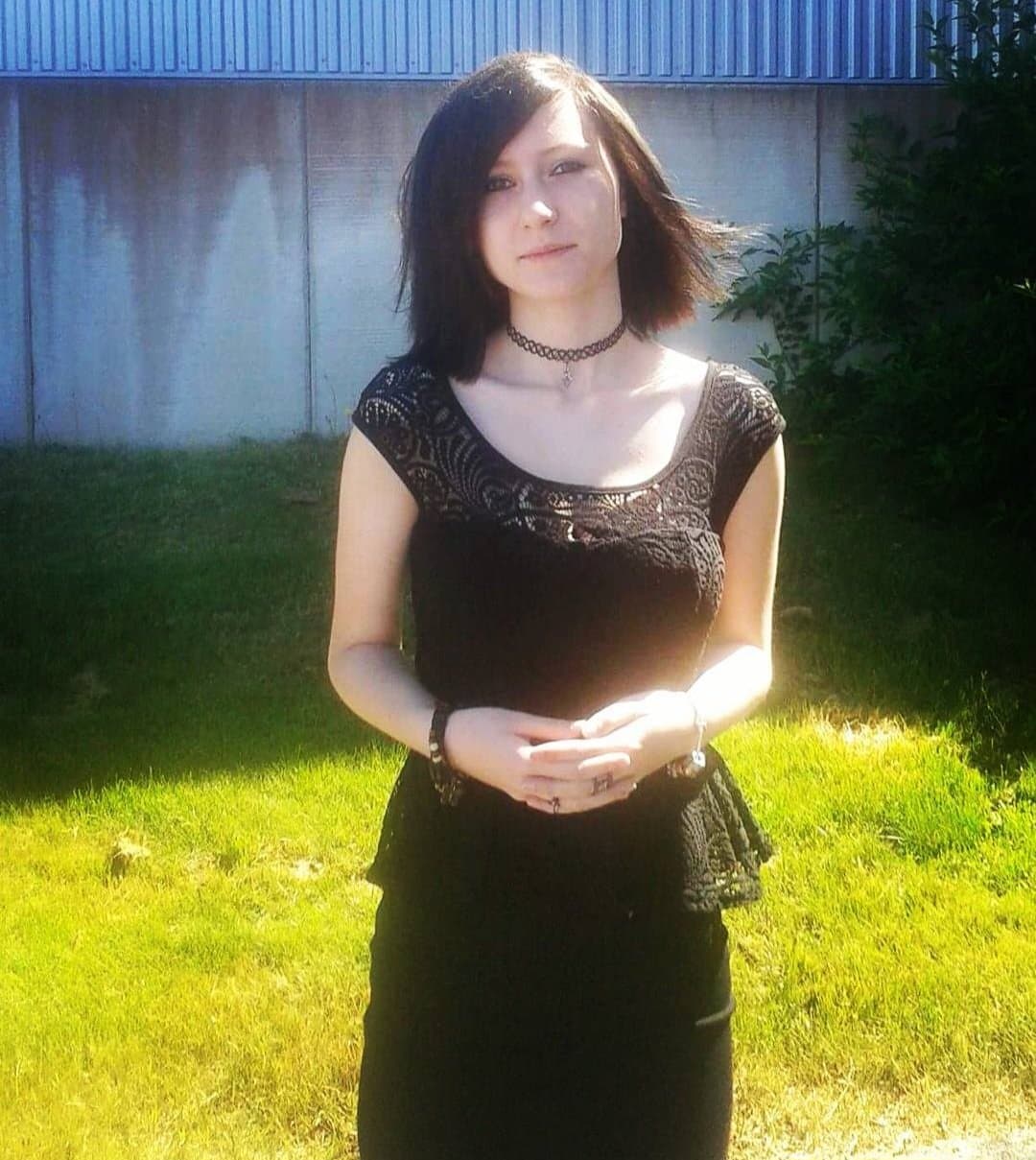 SKINNY EMO SLUT ALLY BEGGING FOR HUGE ROPES OF CUM