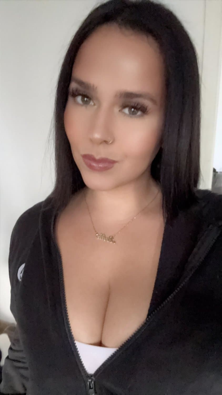 Fuck I love the rack of tits on this bitch