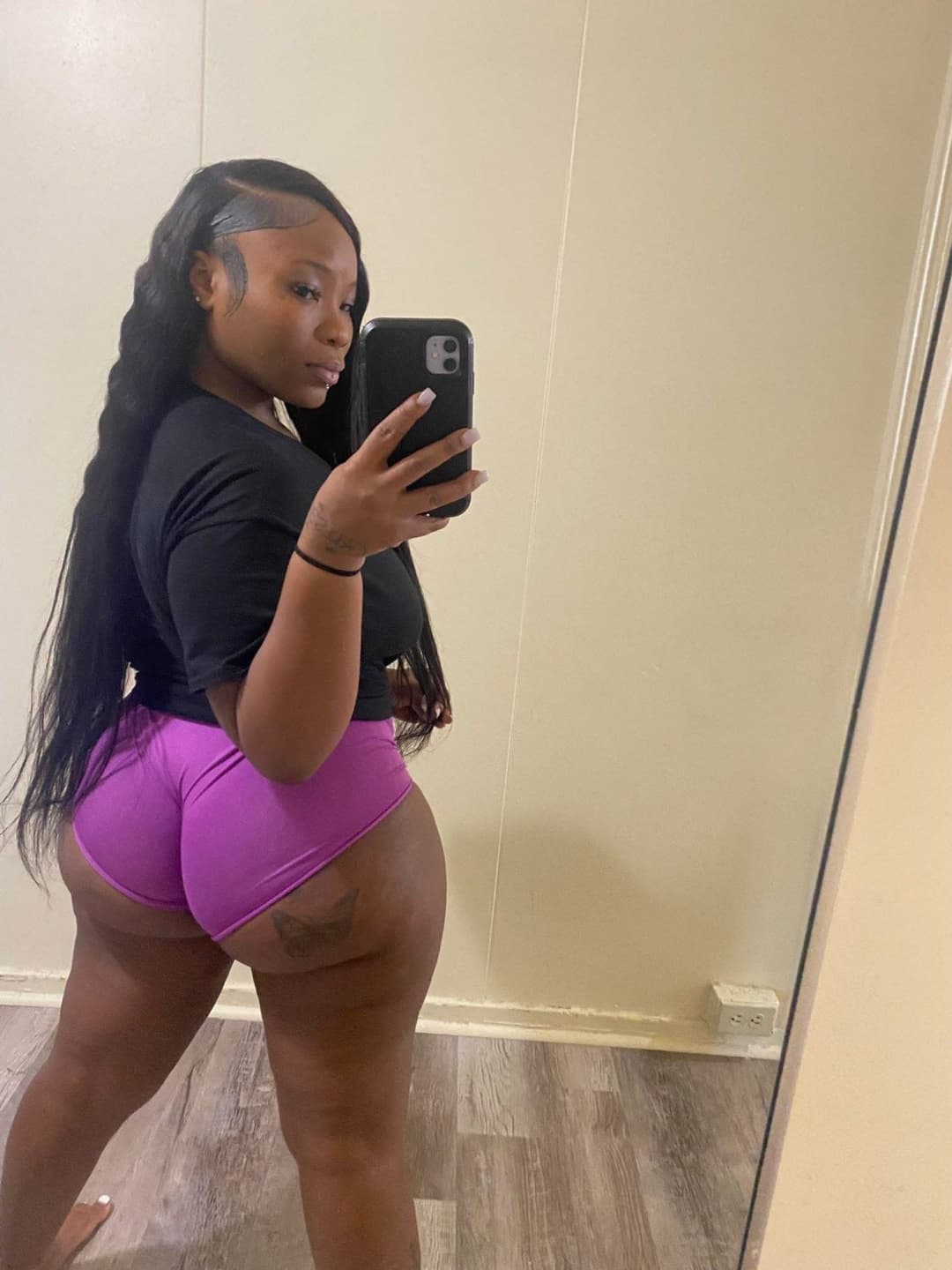 Ebony goddess with a amazing thick ass