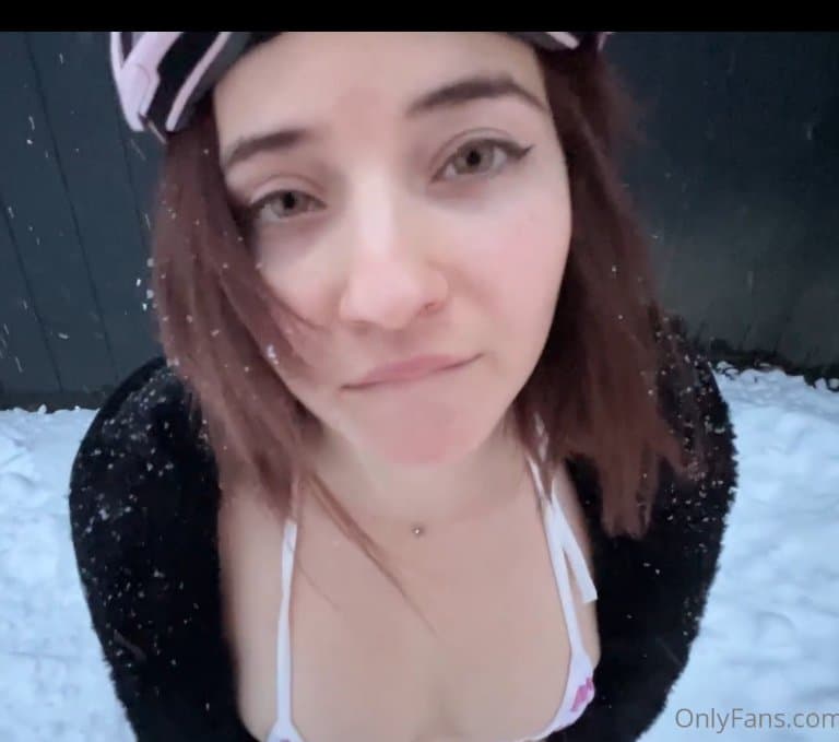 Petite redhead sucks you before snowboarding pov
