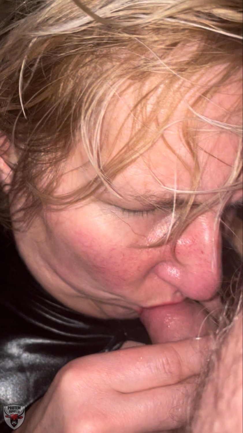 Sexy Dutch MILF Anna dildoing