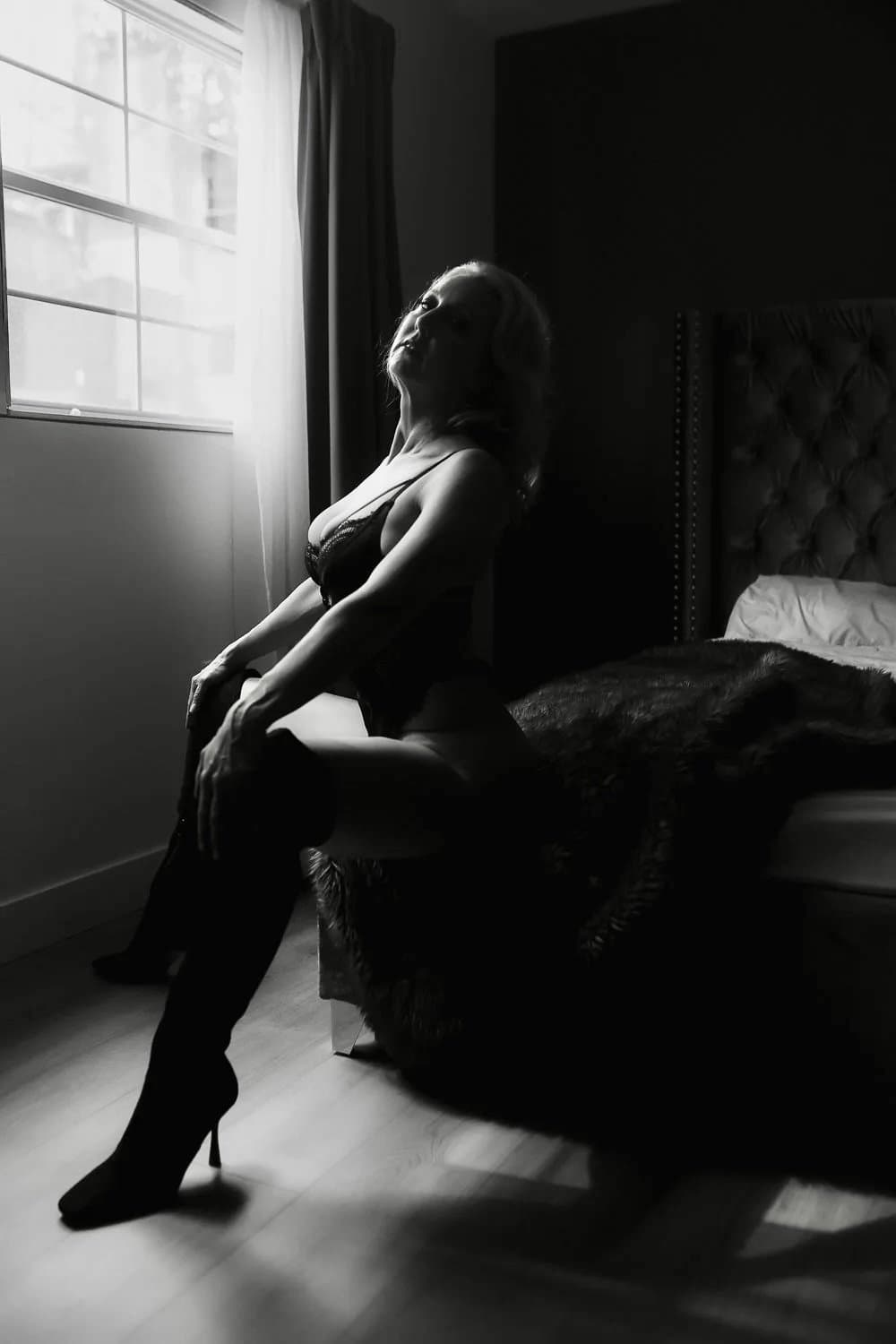 Blonde bombshell GILF boudoir