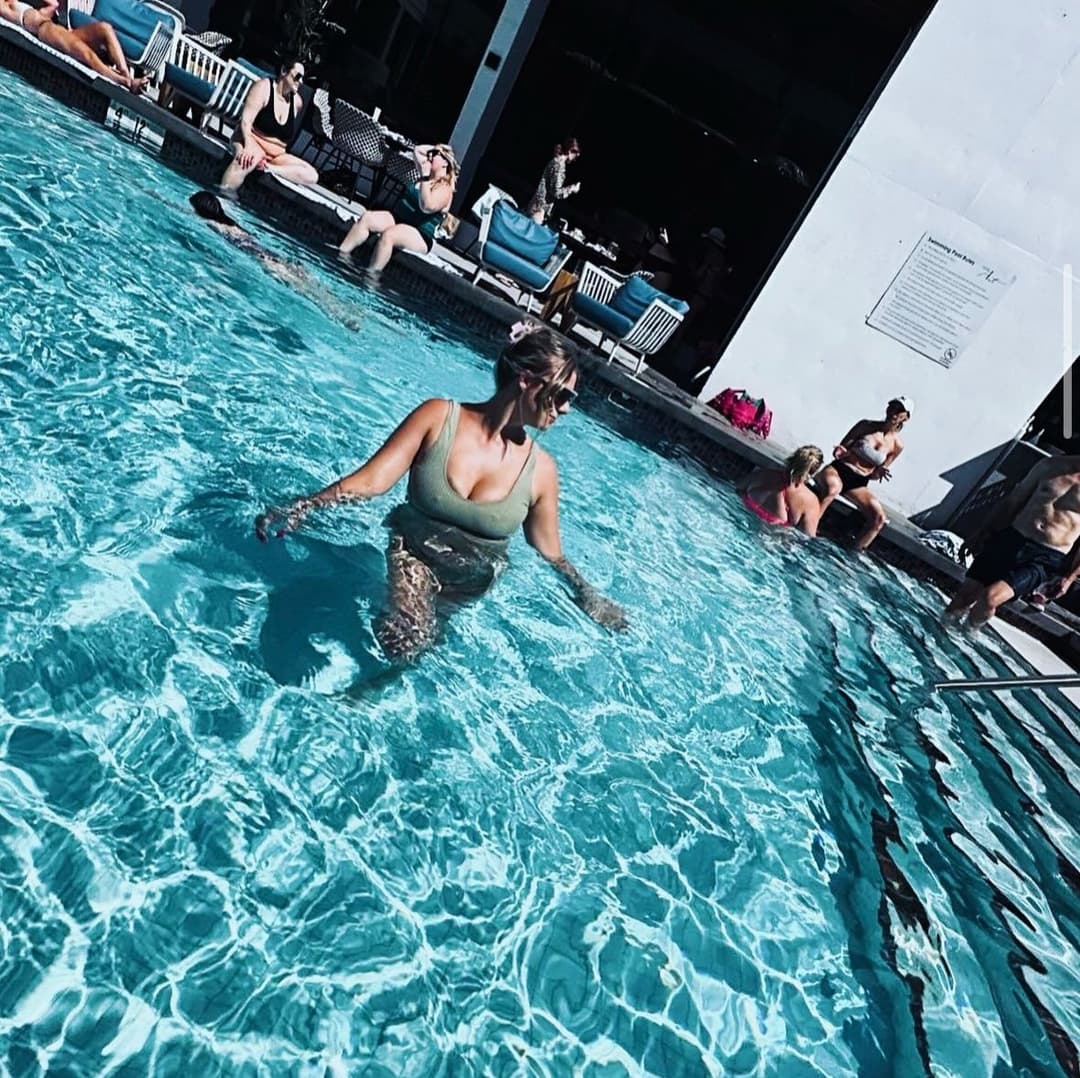 Slender with big tits in a bikini