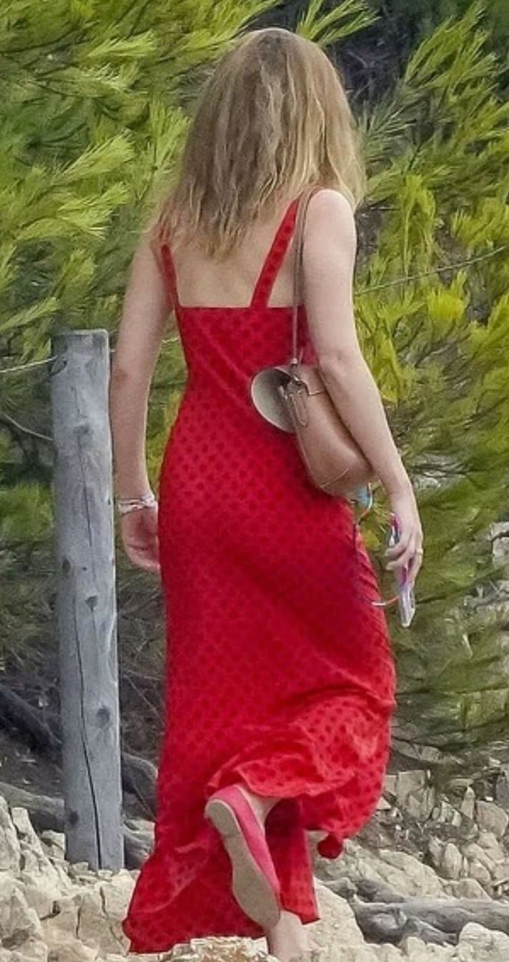 Emma Watson, goon to Emma St tropez/bikini pics