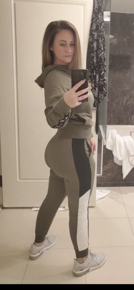 Click to view full size Big booty milf Julie Vaughn