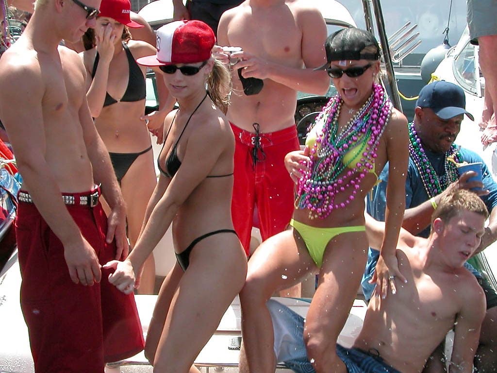Click to view full size Unknown Hottie, Lake Havasu Memorial Day Weekend 2003 Pt. 2