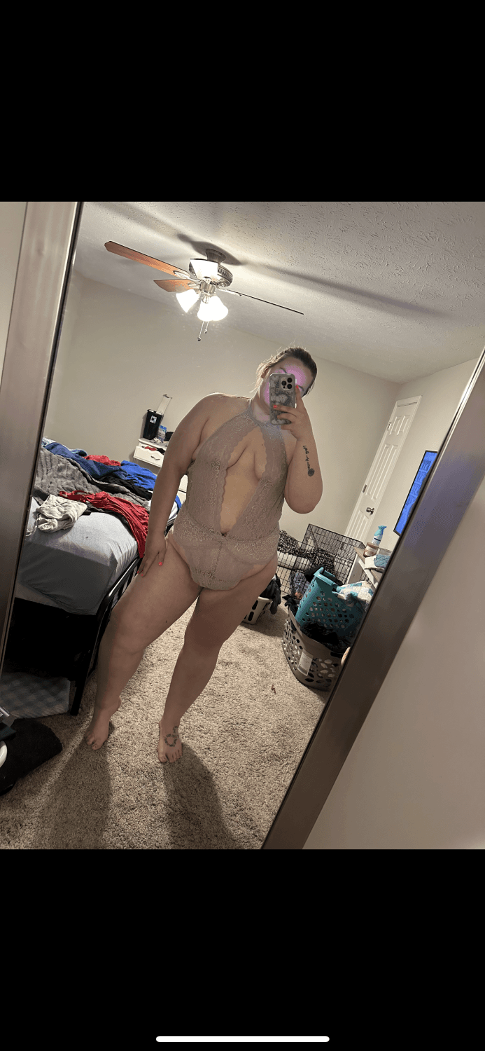 Dumb slut wife Abby banks Kik banks.jj59 for more