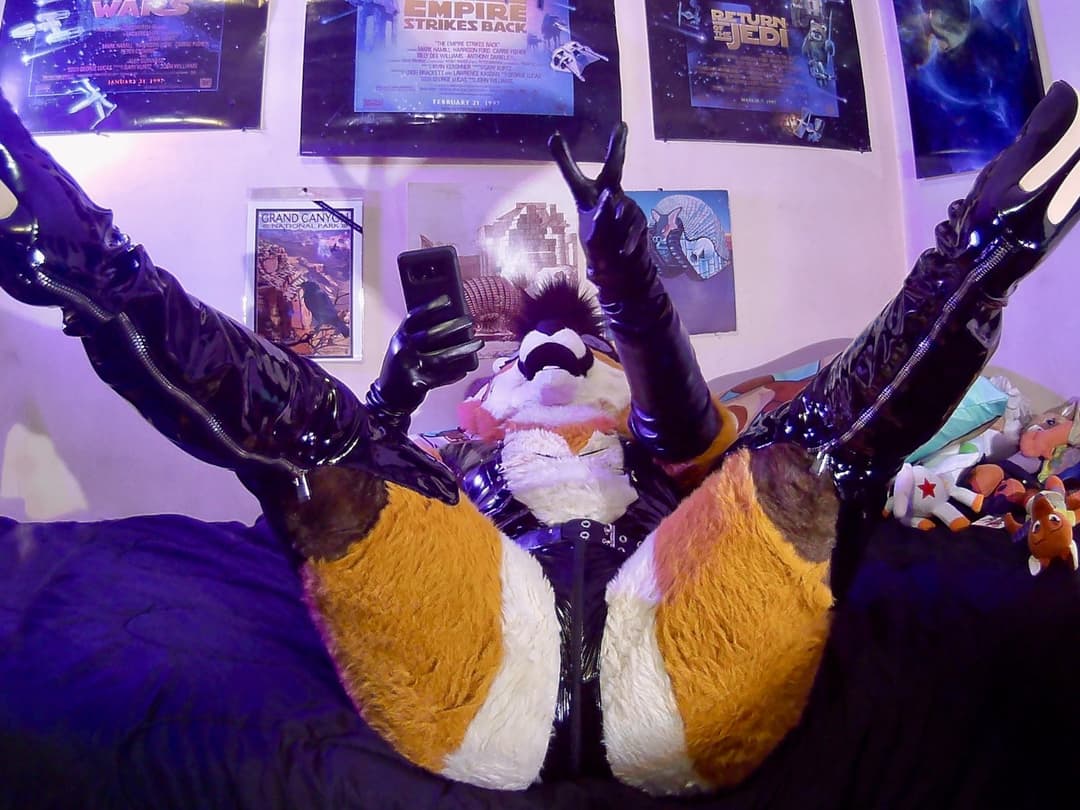 [FURRY/GAS] ?? deer fursuiter teasing and having gas (ļôťûșľâfâŵń/jǎčķâļșťŷļê)