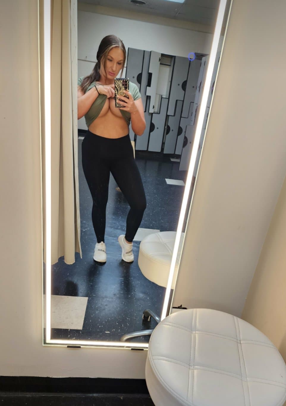 Melissa S. Upstate NY. If you follow her, send a screenshot to Kik: missyabby12