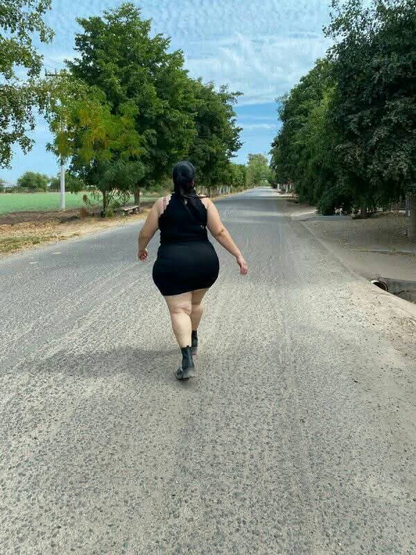 PEAR SHAPE THICK CURVY LATINA SSBBW BIG BOOTY ASS