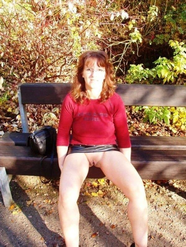 Kerstin ohne Slip unterm Rock -2