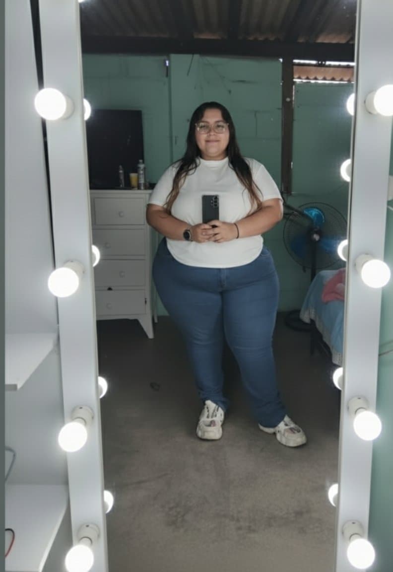 Lo culona que esta esta cerda wow ??