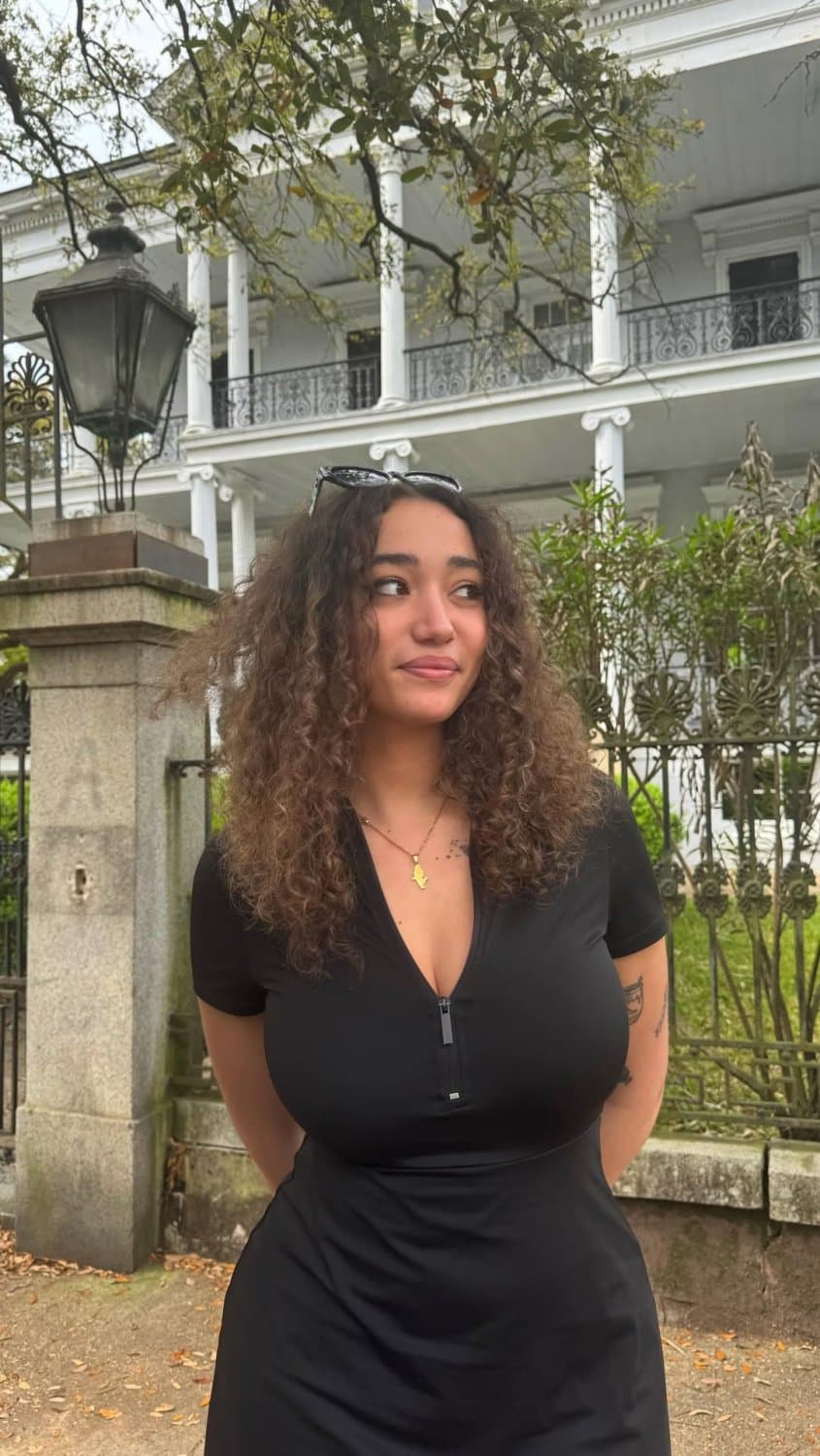 Click to view full size Sexy Christian Girl Showing her Body (SpicyHoney)