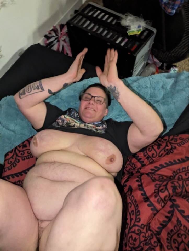 Kyla Shows Off Her Shaved Twat