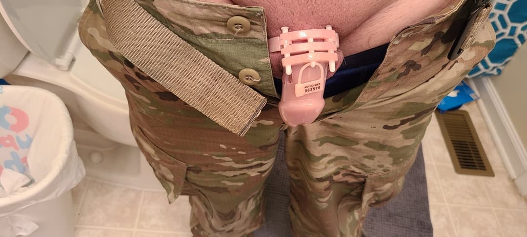 I have a little dick and a thick Army wife, tele Grumparmyguy or kik thatsatank