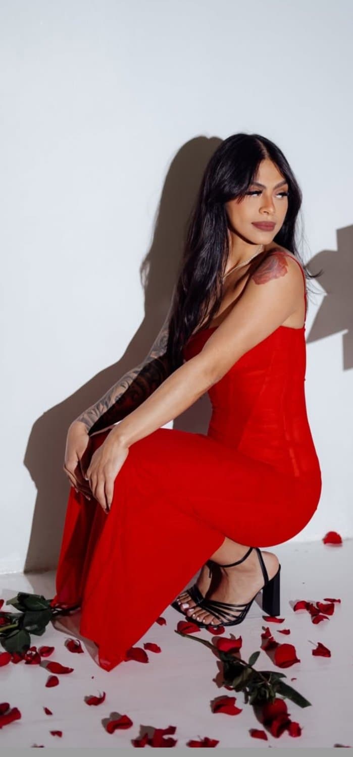 Sexy Latina MILF, Pregnant, Feet, Fit, Comments Welcomed.