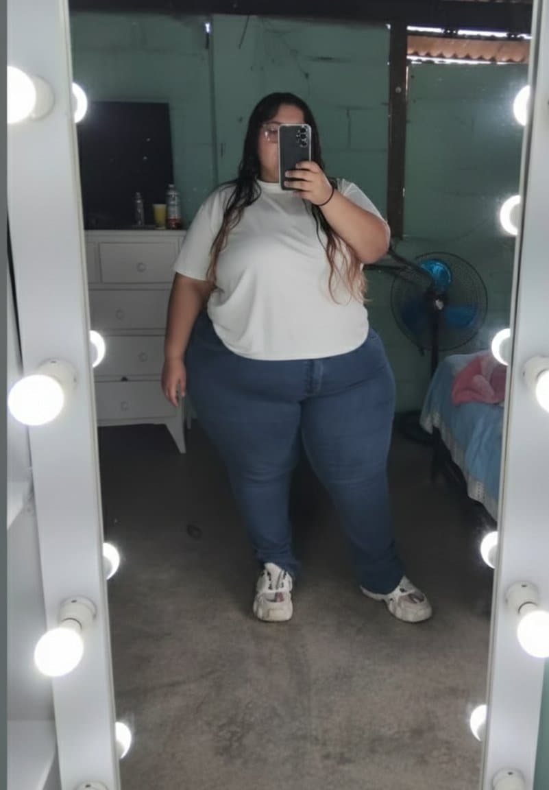 Lo culona que esta esta cerda wow ??